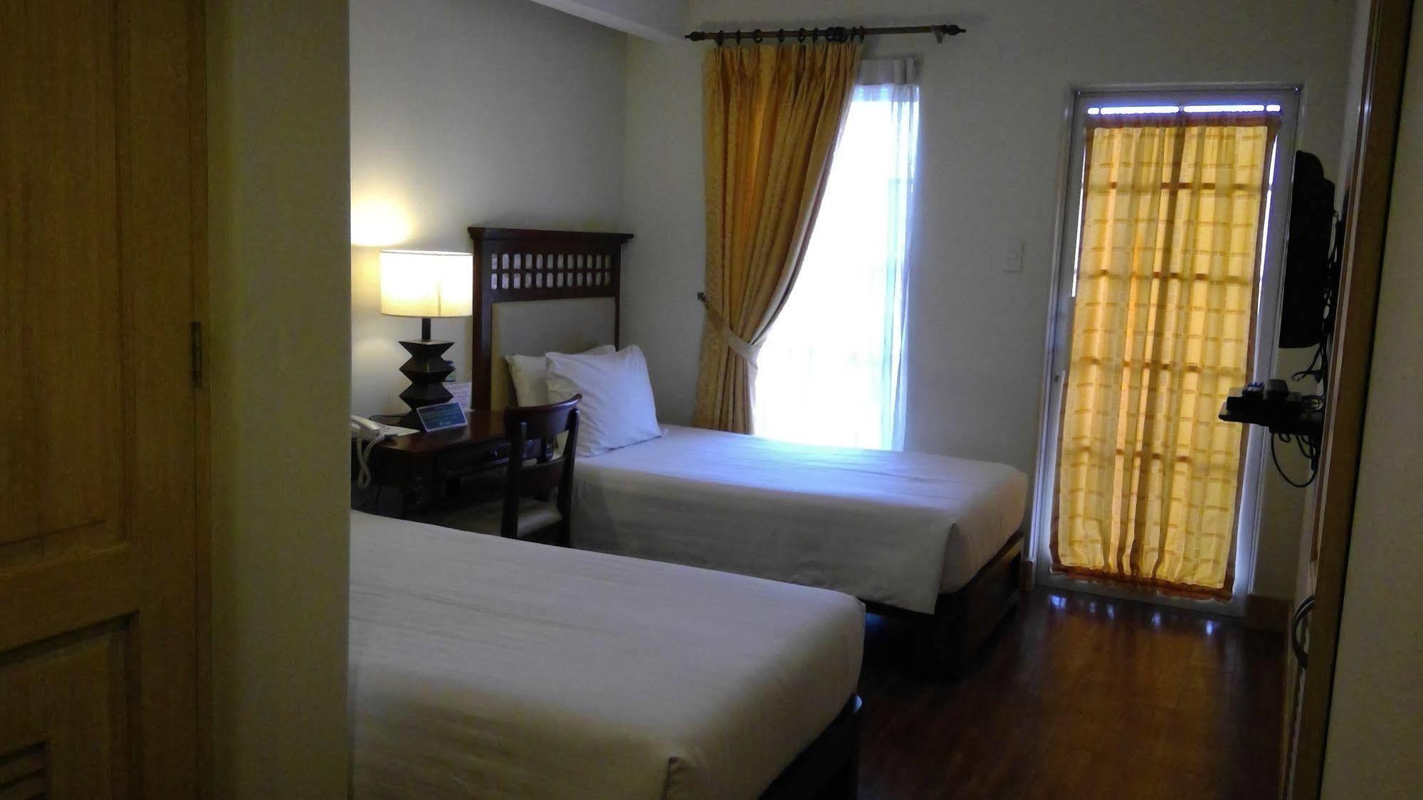 Hotel Emilia Davao City Extérieur photo